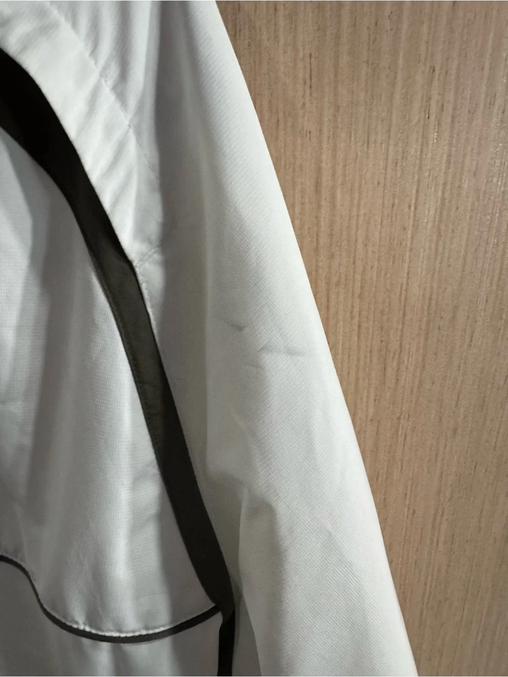 Men’s Vintage Nike Fit Dry White Track Windbreaker with Black Trim Size Large